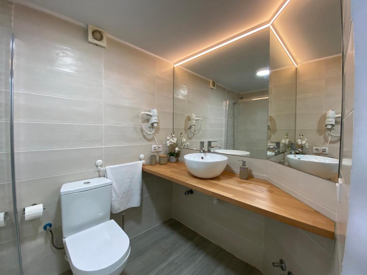 Enjoy A Sunny Apartment With Pool Next To The Sea 아데제 외부 사진