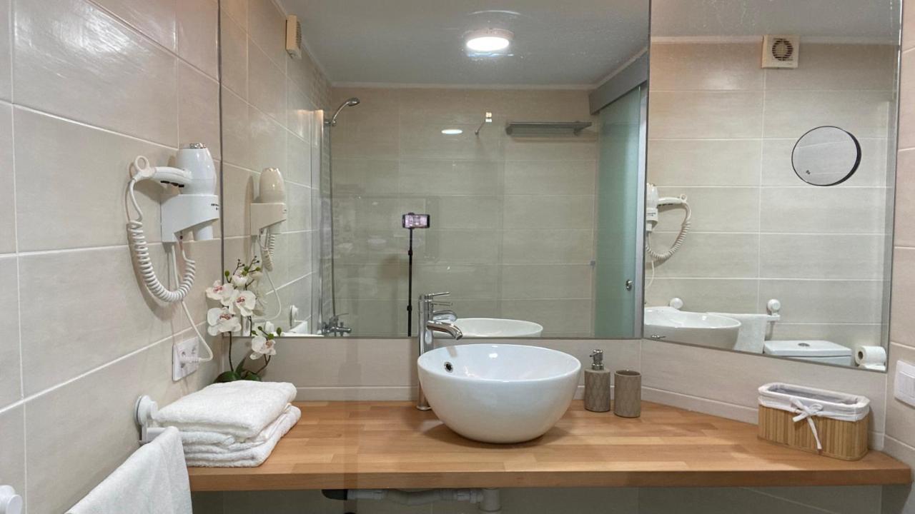 Enjoy A Sunny Apartment With Pool Next To The Sea 아데제 외부 사진